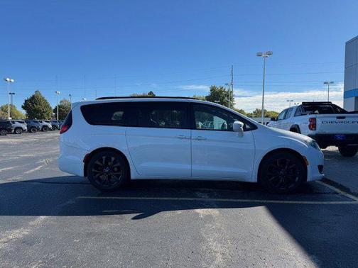 2018 Chrysler Pacifica Touring-L