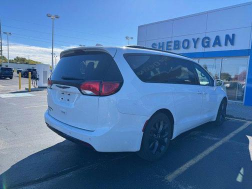 2018 Chrysler Pacifica Touring-L