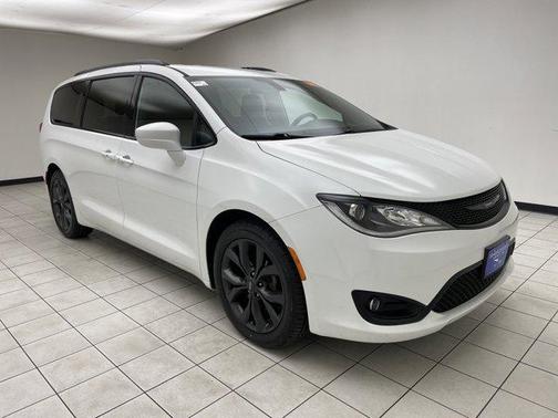 2018 Chrysler Pacifica Touring-L