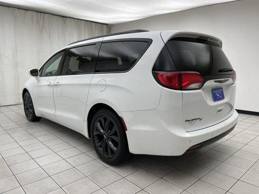 2018 Chrysler Pacifica Touring-L