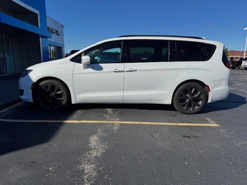 2018 Chrysler Pacifica Touring-L