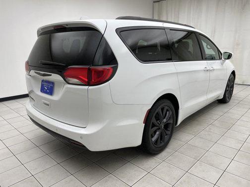 2018 Chrysler Pacifica Touring-L