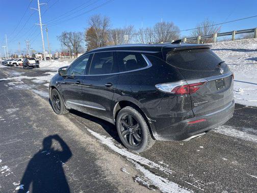 2023 Buick Enclave Essence AWD