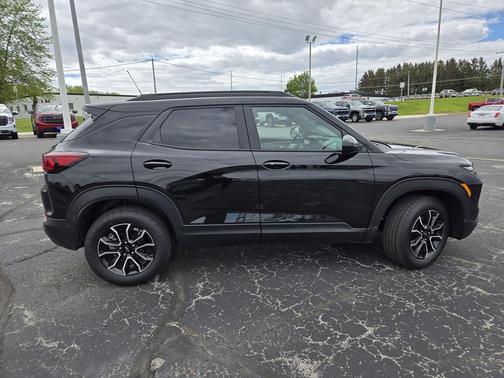 Mosaic Black Metallic 2026 Chevrolet Trailblazer ACTIV