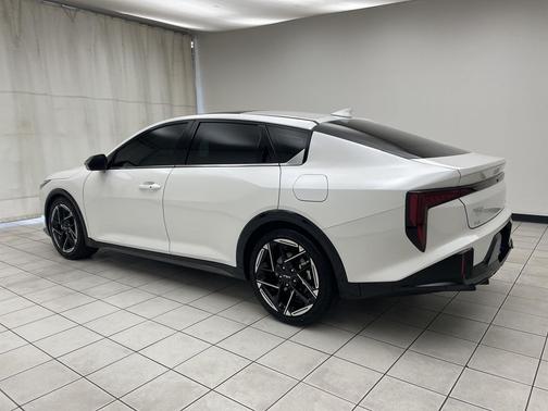 Snow White Pearl 2025 Kia K4 GT-Line