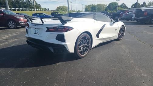 White Pearl Metallic Tricoat 2023 Chevrolet Corvette Stingray w/3LT