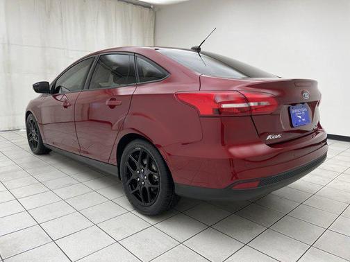 RUBY RED TINTED CLEARCOAT 2016 Ford Focus SE