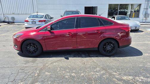 RUBY RED TINTED CLEARCOAT 2016 Ford Focus SE