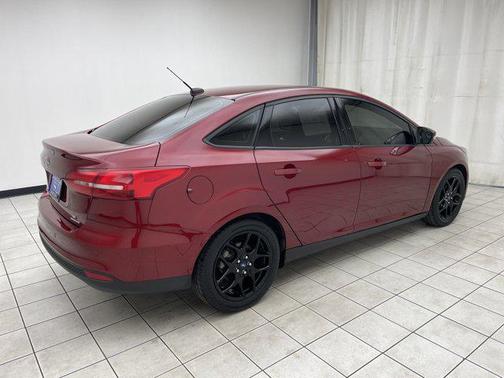 RUBY RED TINTED CLEARCOAT 2016 Ford Focus SE