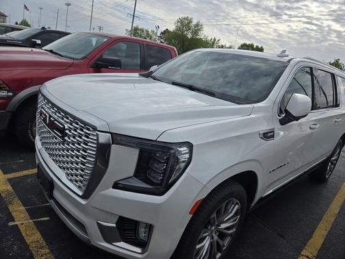 White Frost Tricoat 2022 GMC Yukon XL Denali