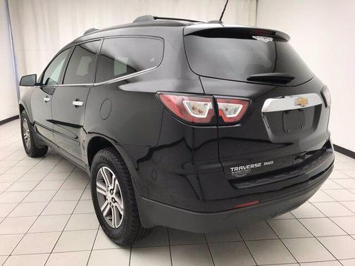 Mosaic Black Metallic 2017 Chevrolet Traverse 2LT