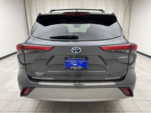 2022 Toyota Highlander Hybrid Platinum