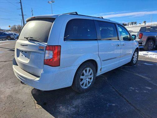 2016 Chrysler Town & Country Touring