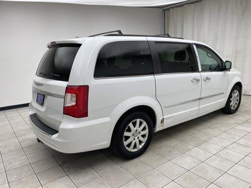 2016 Chrysler Town & Country Touring