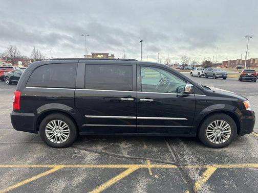 2016 Chrysler Town & Country Touring-L