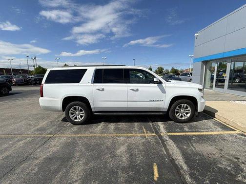 Summit White 2019 Chevrolet Suburban LT