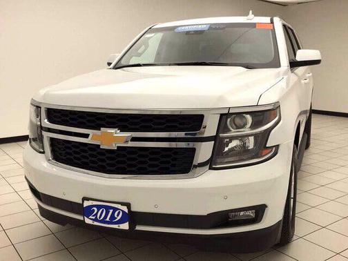 Summit White 2019 Chevrolet Suburban LT