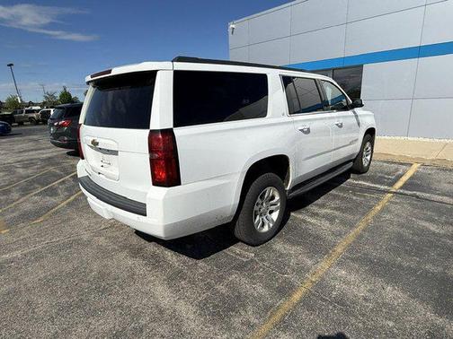 Summit White 2019 Chevrolet Suburban LT
