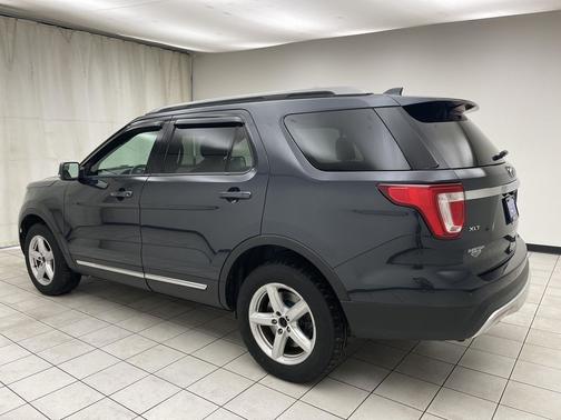 Quartz 2017 Ford Explorer XLT