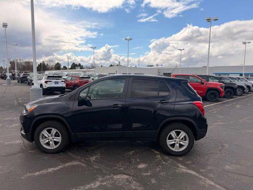 Midnight Blue Metallic 2022 Chevrolet Trax LS