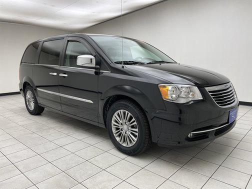 2016 Chrysler Town & Country Touring-L