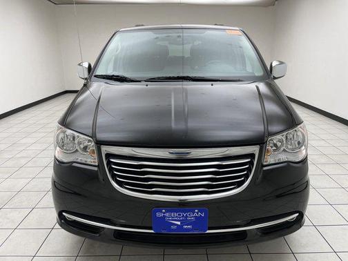 2016 Chrysler Town & Country Touring-L