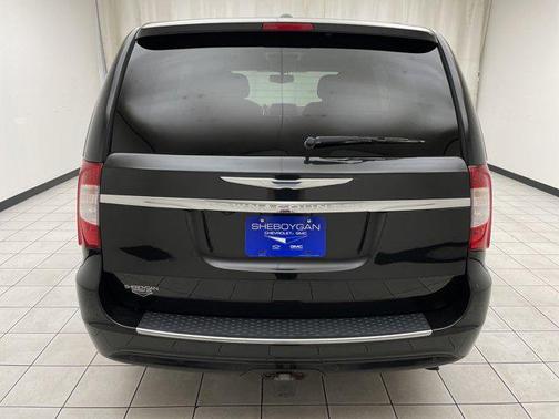 2016 Chrysler Town & Country Touring-L