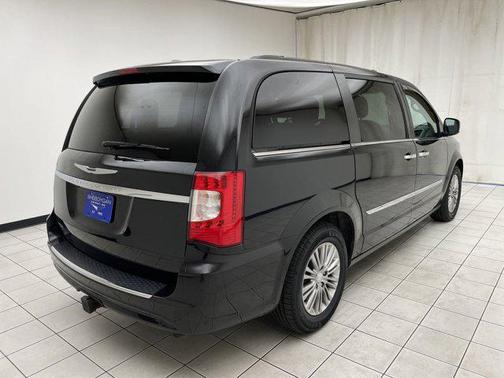 2016 Chrysler Town & Country Touring-L