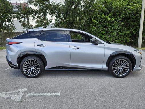 2023 Lexus RZ 450e Luxury