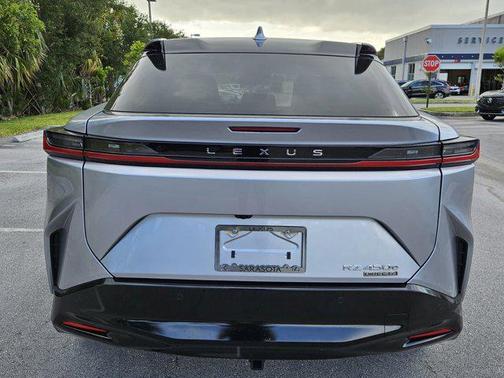2023 Lexus RZ 450e Luxury