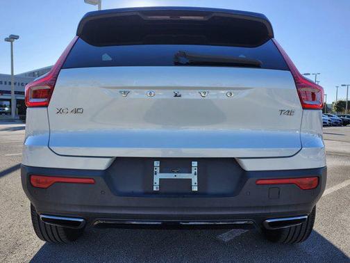 2020 Volvo XC40 T4 R-Design