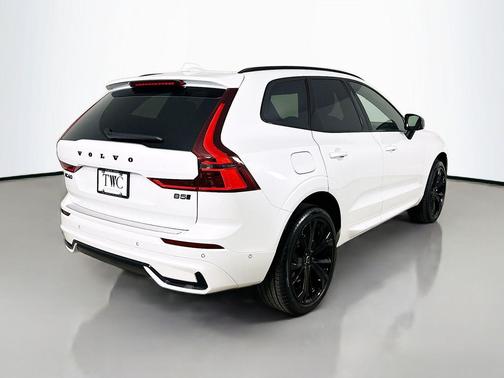 Crystal White Metallic 2026 Volvo XC60 B5 Ultra Black Edition