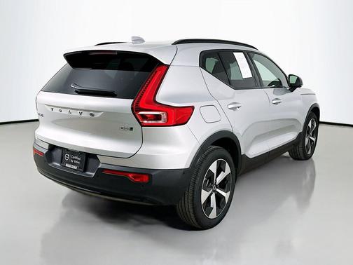 Silver Dawn Metallic 2025 Volvo XC40 B5 Plus Dark Theme