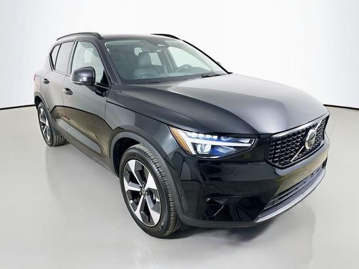 Onyx Black 2026 Volvo XC40 Plus, B5 AWD Gas (mild hybrid), Dark