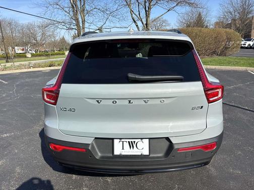 Vapour Grey Metallic 2026 Volvo XC40 Plus, B5 AWD Gas (mild hybrid), Dark