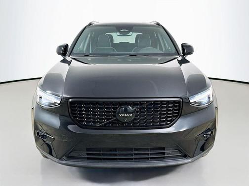 Onyx Black 2026 Volvo XC40 Black Edition Ultra, B5 AWD Gas (mild hybrid)