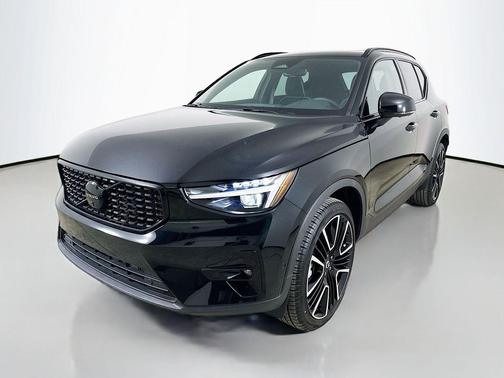 Onyx Black 2026 Volvo XC40 Black Edition Ultra, B5 AWD Gas (mild hybrid)