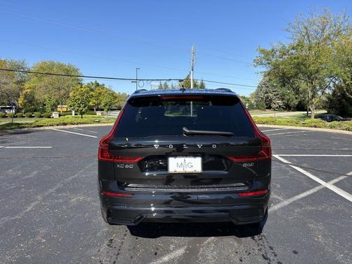 Onyx Black Metallic 2026 Volvo XC60 B5 Plus