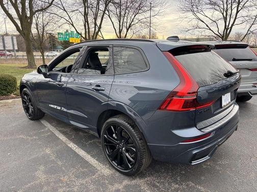 2026 Volvo XC60 Plug-In Hybrid Black Edition Ultra, T8 AWD Electric/Gasoline, Dark