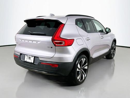 Aurora Silver 2026 Volvo XC40 Ultra, B5 AWD Gas (mild hybrid), Dark