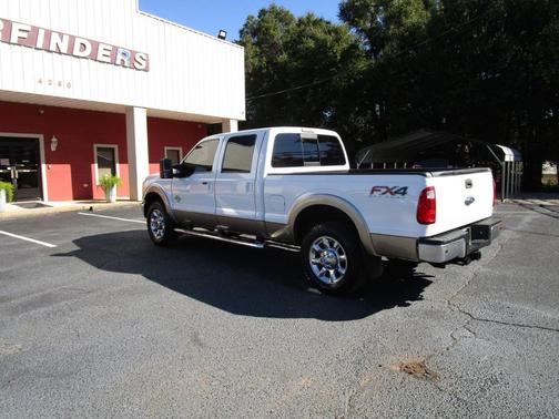 2014 Ford F-250 4WD Crew Cab 156'' Lariat