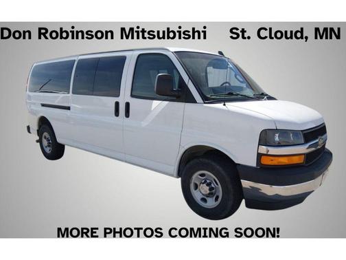 Summit White 2017 Chevrolet Express 3500 LT
