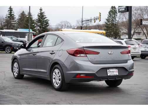2019 Hyundai ELANTRA SE