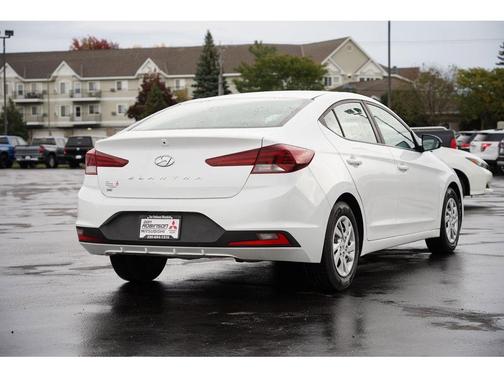 2019 Hyundai ELANTRA SE