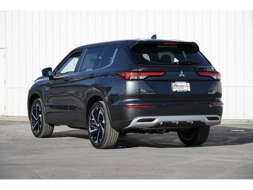2025 Mitsubishi Outlander PHEV SE