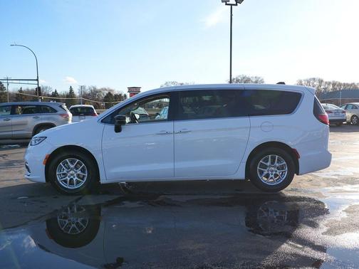 2024 Chrysler Pacifica Touring-L