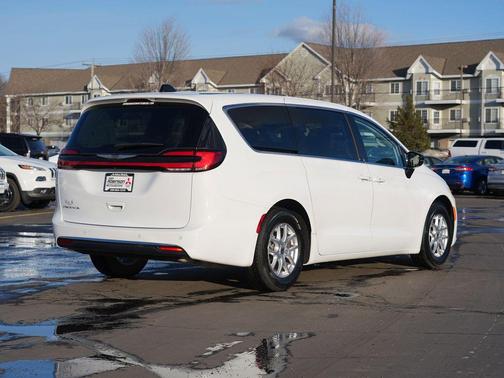 2024 Chrysler Pacifica Touring-L