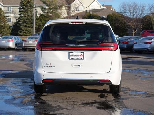 2024 Chrysler Pacifica Touring-L
