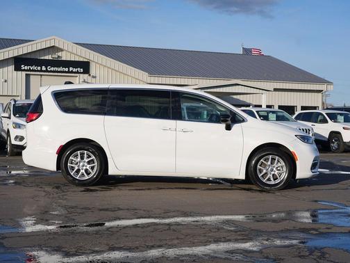 2024 Chrysler Pacifica Touring-L