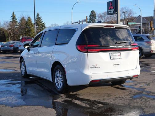 2024 Chrysler Pacifica Touring-L